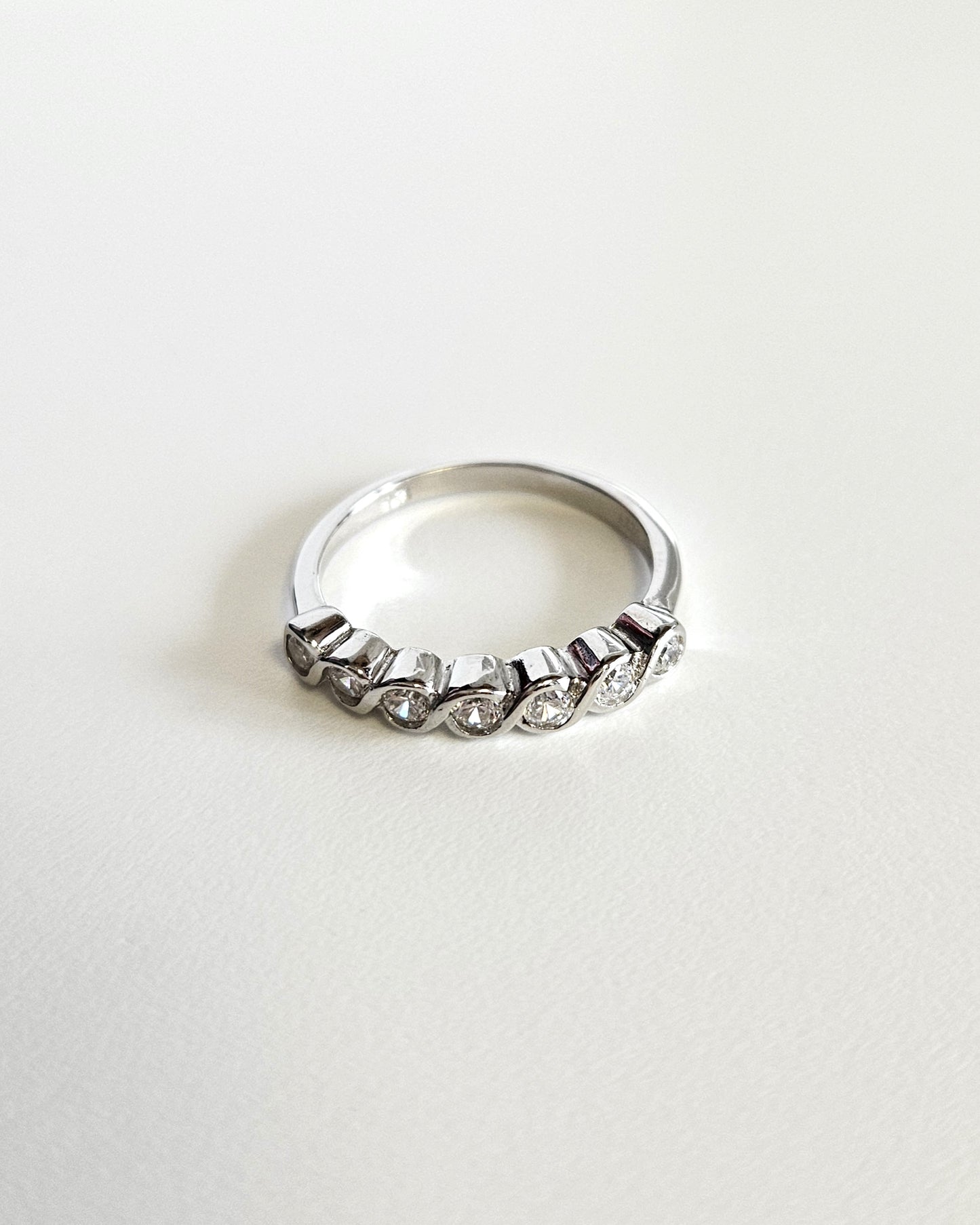 Anillo Trenza zirconitas