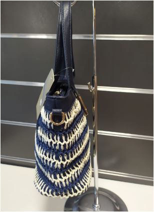 Bolso de rafia en azul y blanco