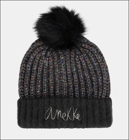 Gorro de punto con pompón negro