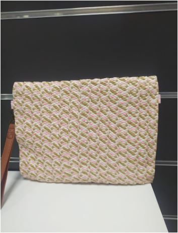 Bolso de mano de rafia