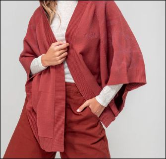 Chaqueta estilo poncho roja