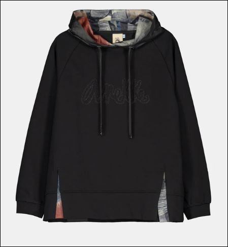 Sudadera negra con capucha